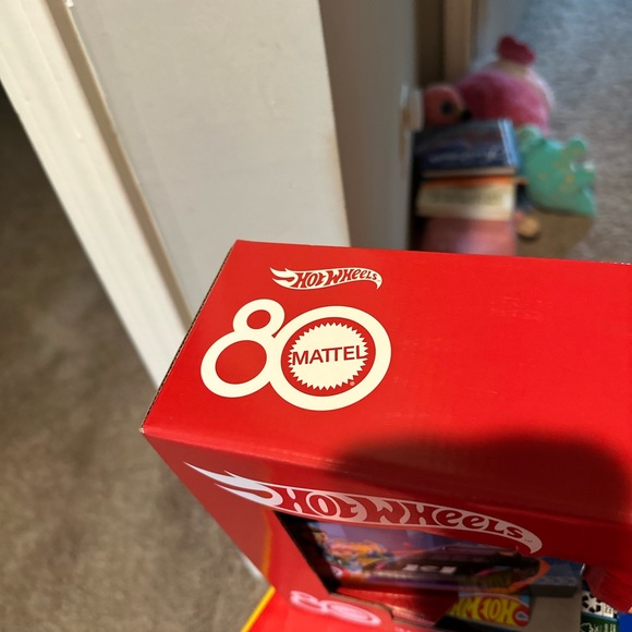 Hot wheels Racers Limited Edition Gift Set - Picture 5 of 7